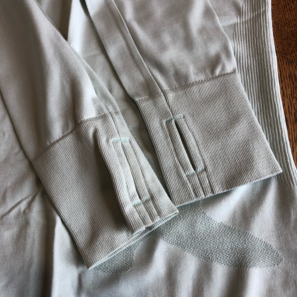 Oiselle Flyte Shirt Long Sleeve Light Blue - Picture 5 of 6